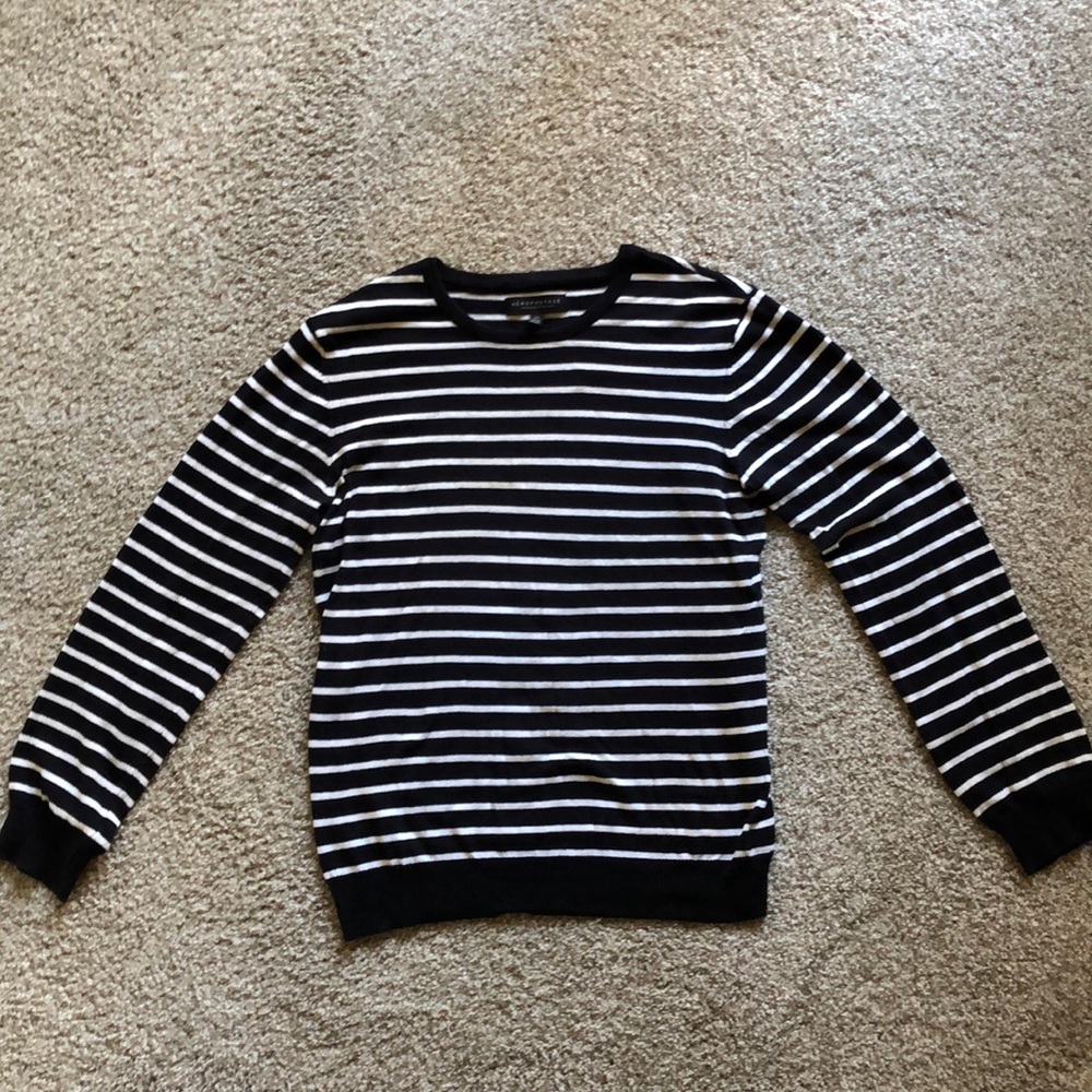 Sweater - Picture 2 of 6